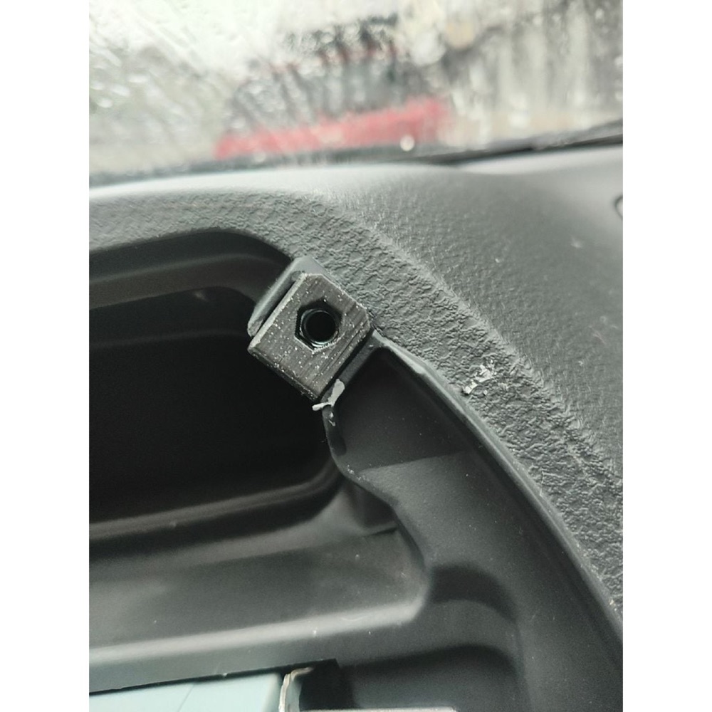 Toyota RAV4 XA20 Teyp Kapağı U-Somun Tutucusu görsel 4
