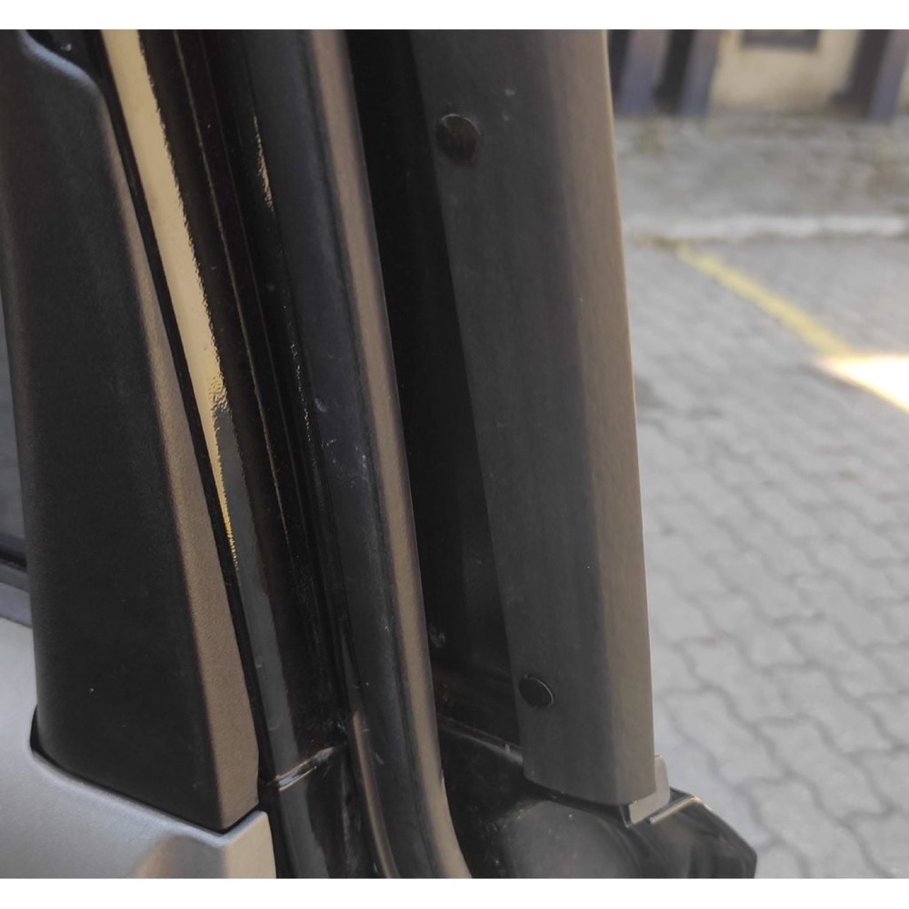 Nissan X-Trail arka kapı lastik klipsi