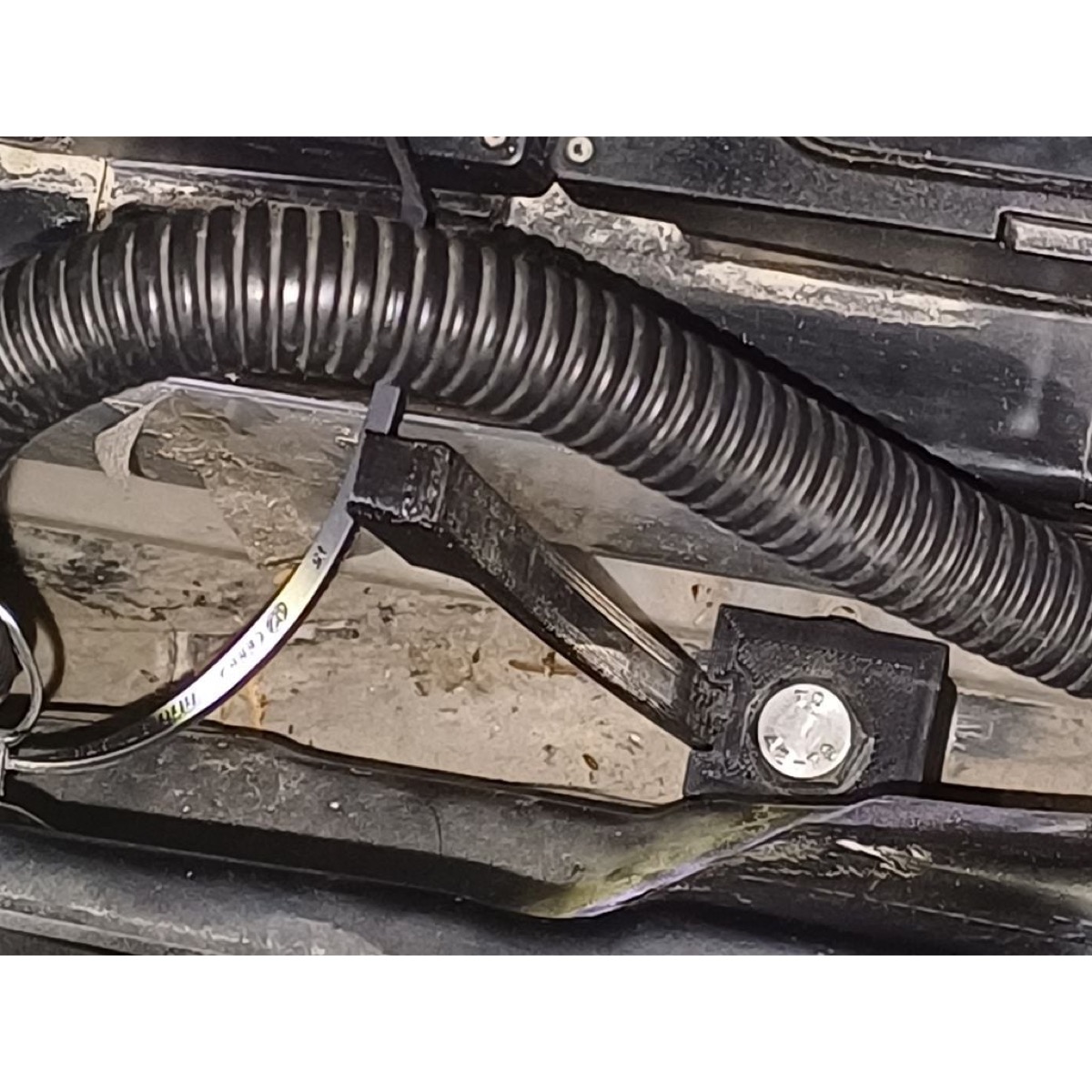 Audi A4 B6/B7 Akü Tutucu ve Uyarı Üçgeni Kilidi (8E0803123A/4B98678994PK)