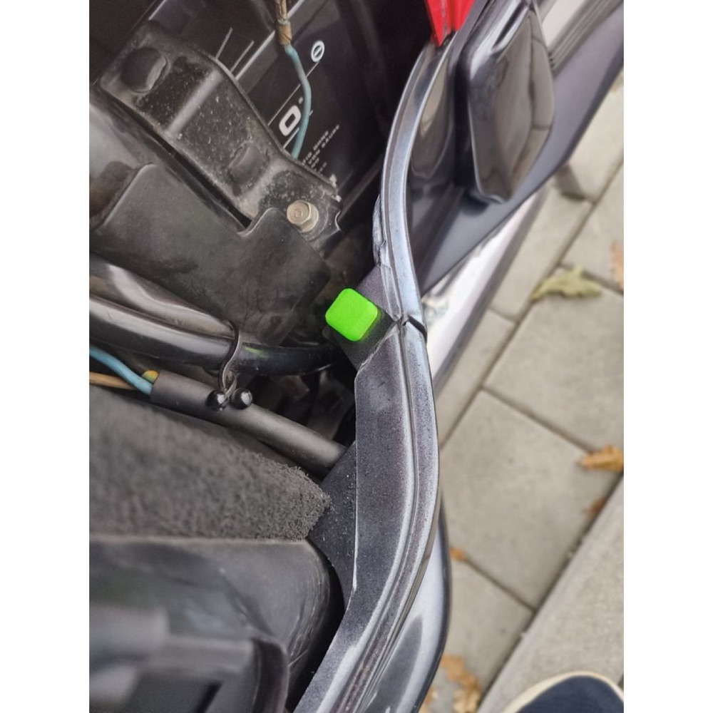 Honda PC800 Bagaj-Yan Panel Bağlantı Pimi (81242-MR5-000)