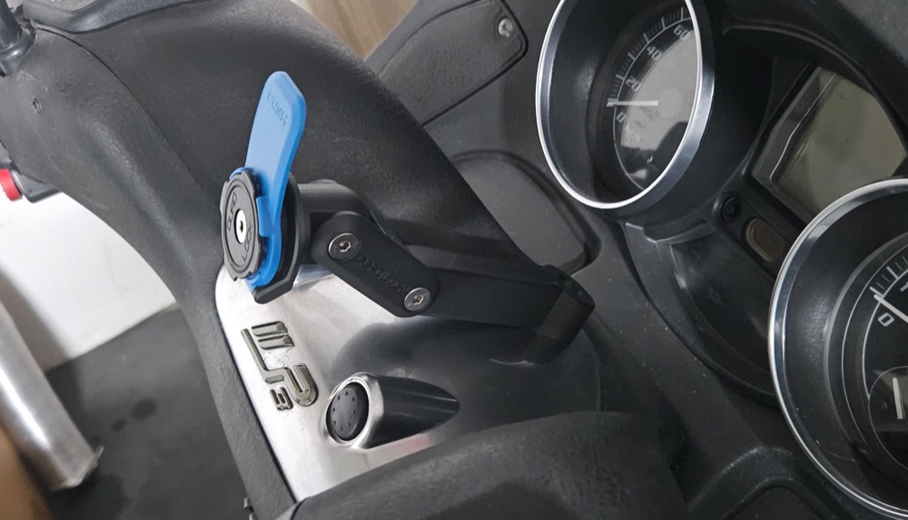 Piaggio MP3 Quad Lock Orta Montaj Braketi görsel 3