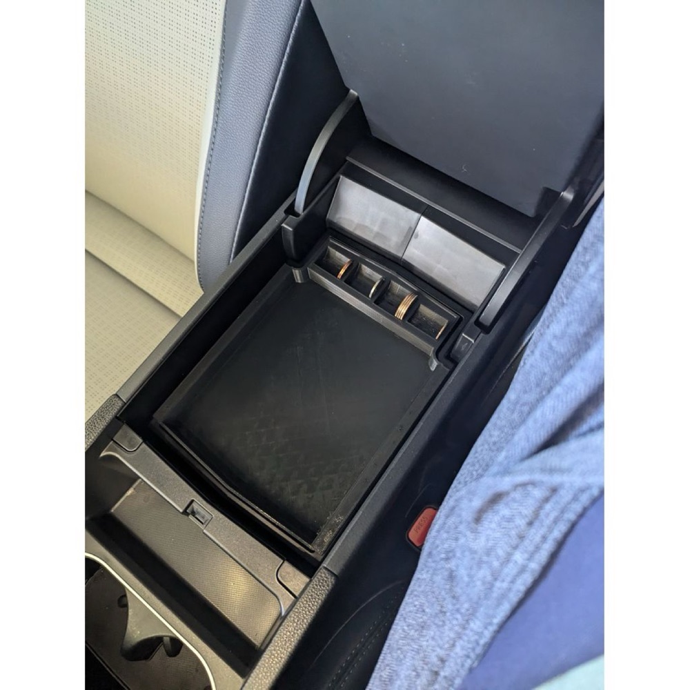 Subaru Solterra Konsol Tepsisi (Bozuk Para Bölmeli) görsel 3