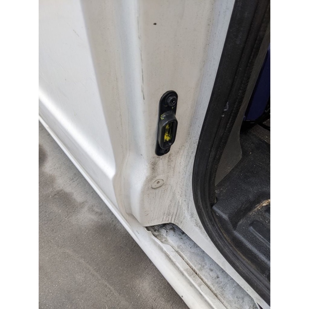 Nissan NV200 sürgülü kapı soket yuvası görsel 3