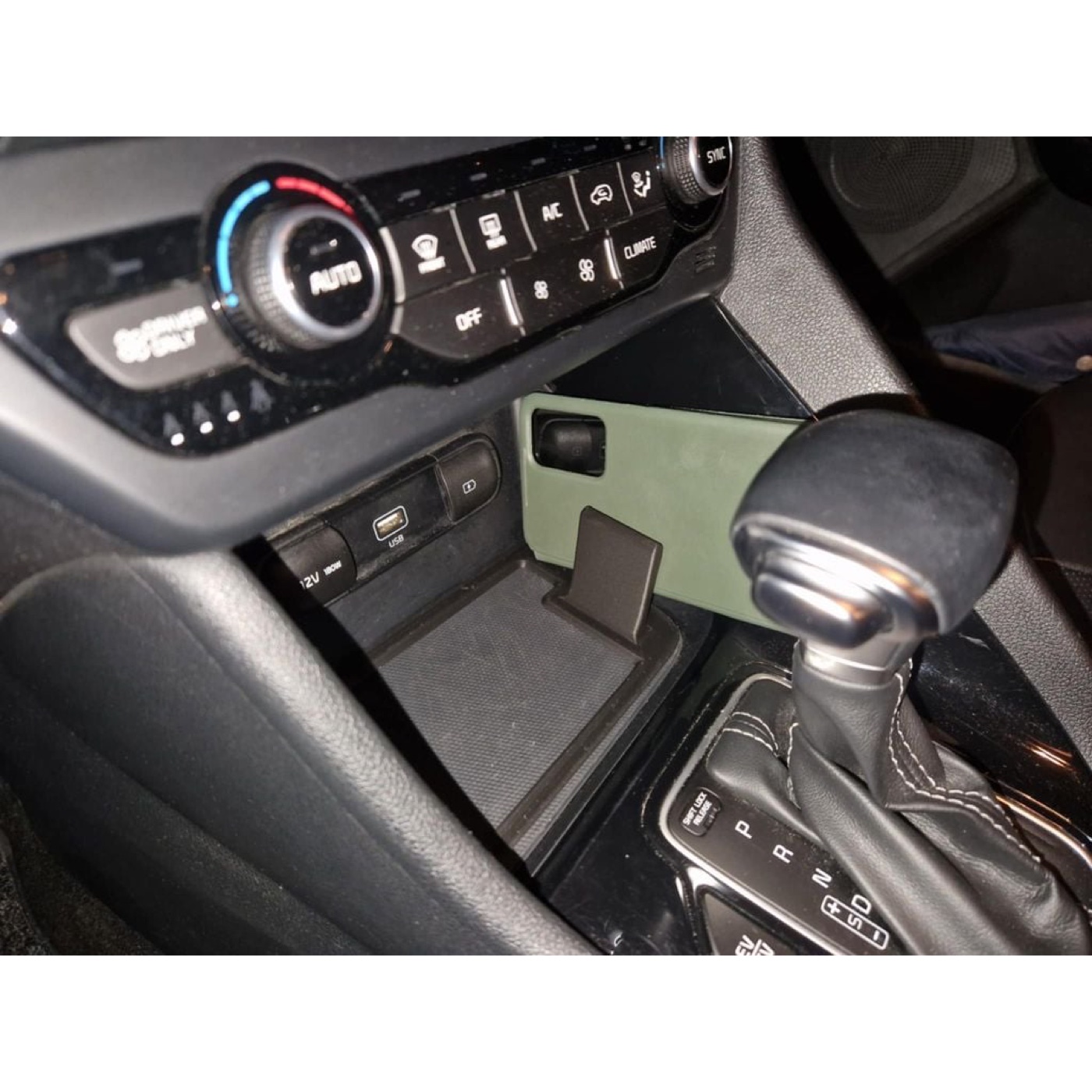 Kia Niro 2021 Telefon Tutucusu görsel 3