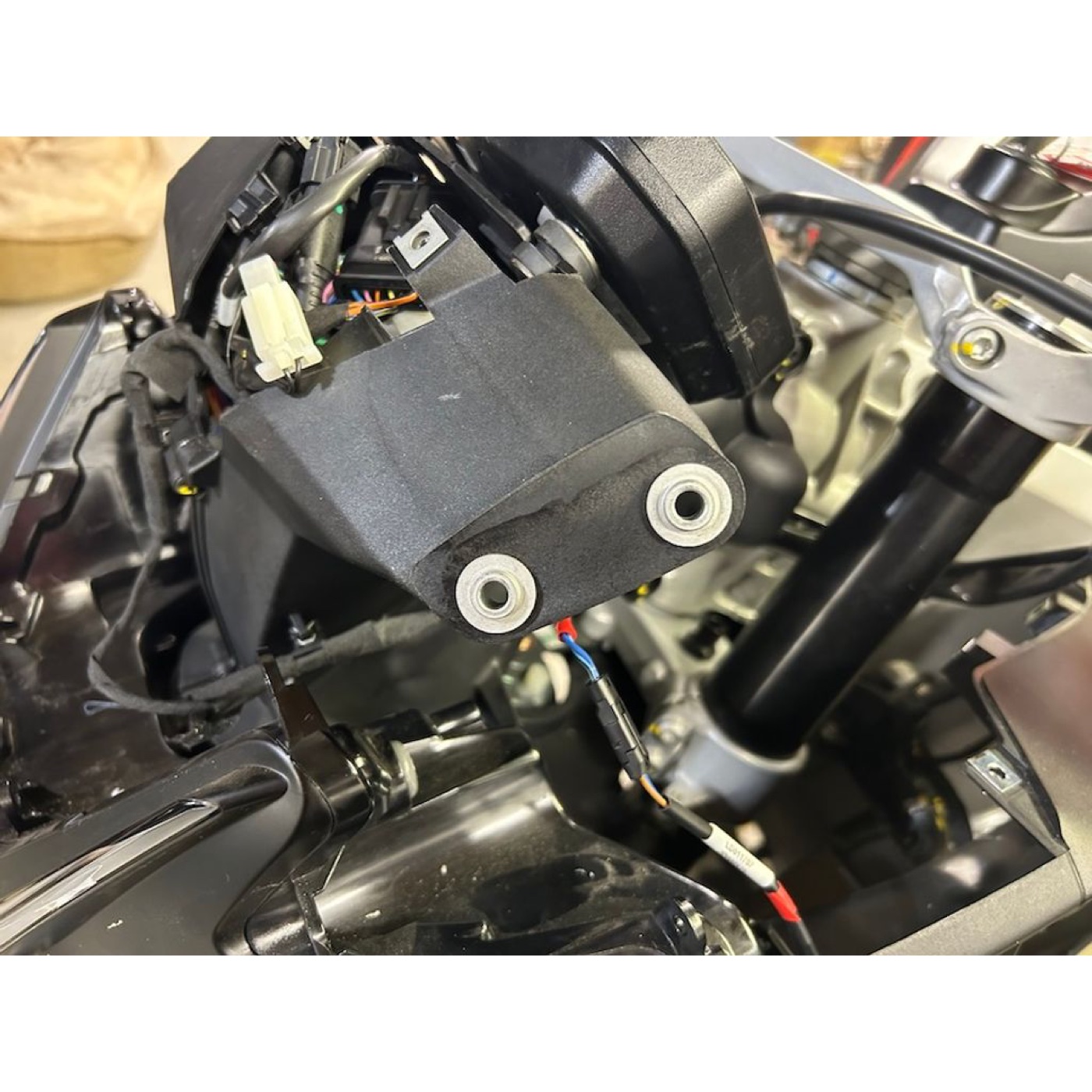 Aprilia RS457 Ayna Somunu Sabitleme Plakası görsel 4