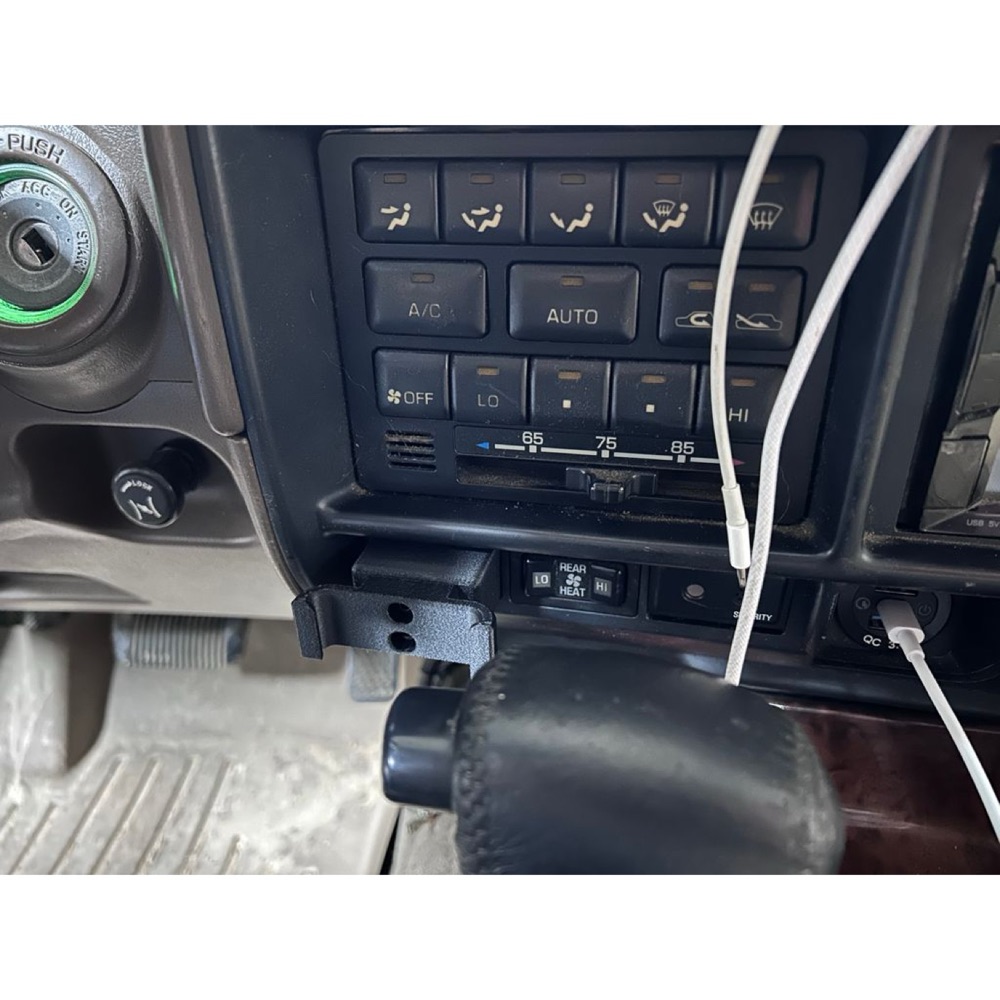 80 Serisi Land Cruiser Baofeng Telsiz Anahtar Montajı görsel 4