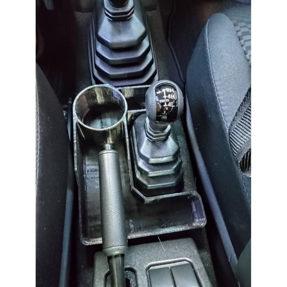 Suzuki Jimny JB74 Bardaklık görsel 4