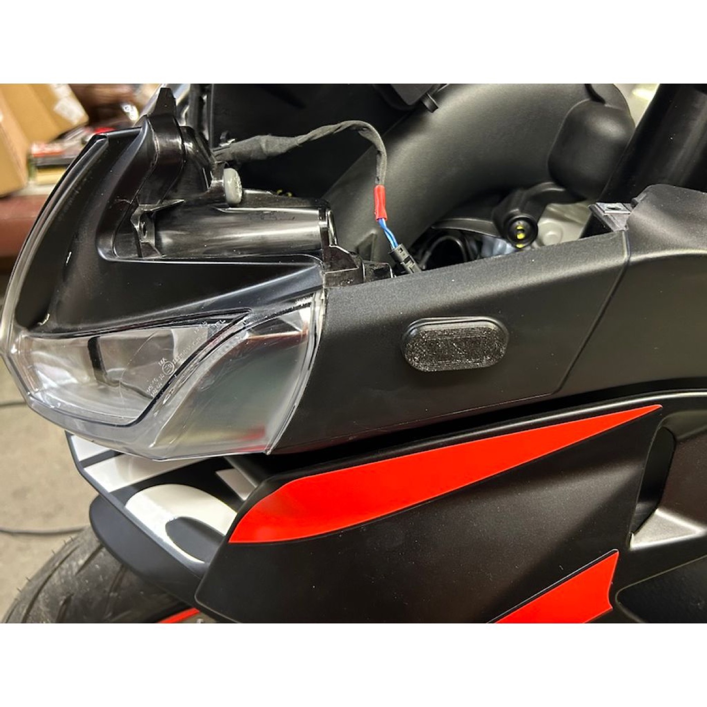 Aprilia RS457 Sinyal Lambası Kapatma Plakası
