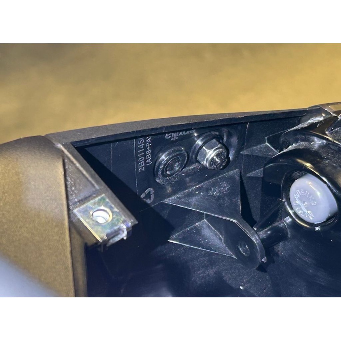 Aprilia RS457 Sinyal Lambası Kapatma Plakası görsel 4