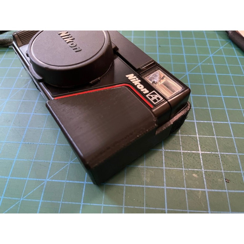 Nikon L35AF Pil Kapağı Sıkıştırma Tutucusu