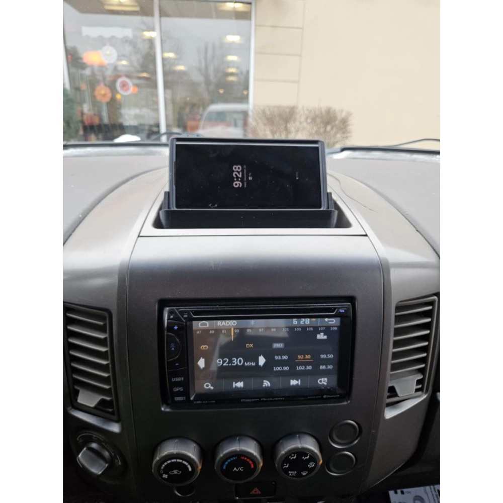 Nissan Titan (1. nesil) gösterge paneli telefon tutucu görsel 3
