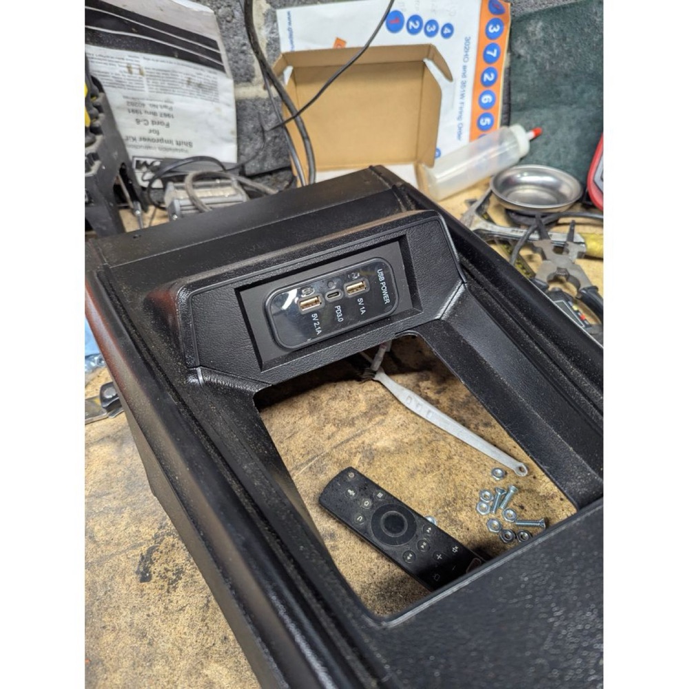 Ford Mustang (1971-1973) Konsol Saat Yeri USB Panel Dolgusu