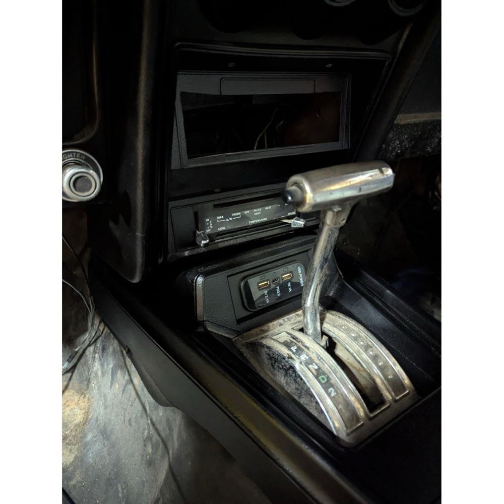 Ford Mustang (1971-1973) Konsol Saat Yeri USB Panel Dolgusu görsel 2