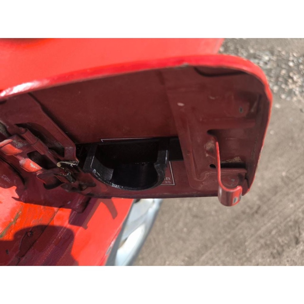 Mitsubishi Colt Yakıt Kapağı Tutucusu