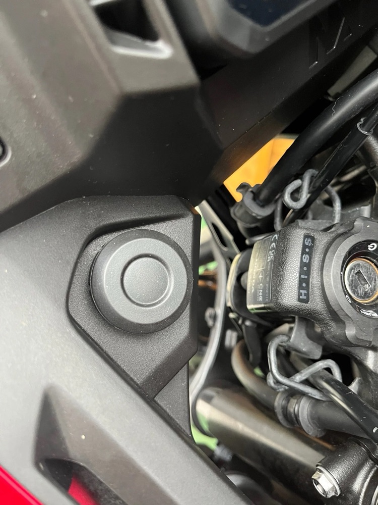 Honda NX500 Yardımcı Priz Deliği Kulak Tıkacı Saklama Tapası görsel 3