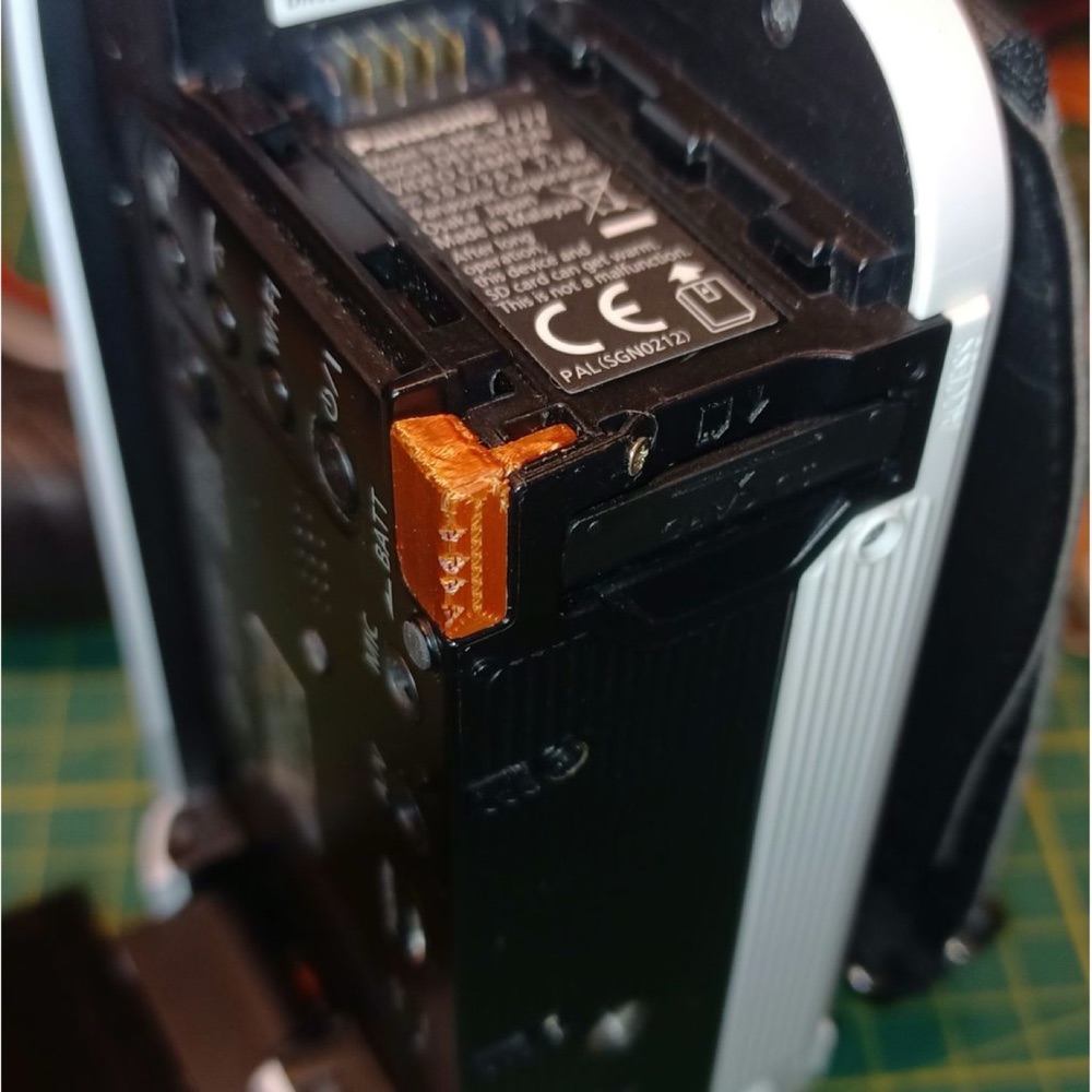 Panasonic HC-VX Serisi Kamera Pil Tutma Klipsi (Yedek Parça)