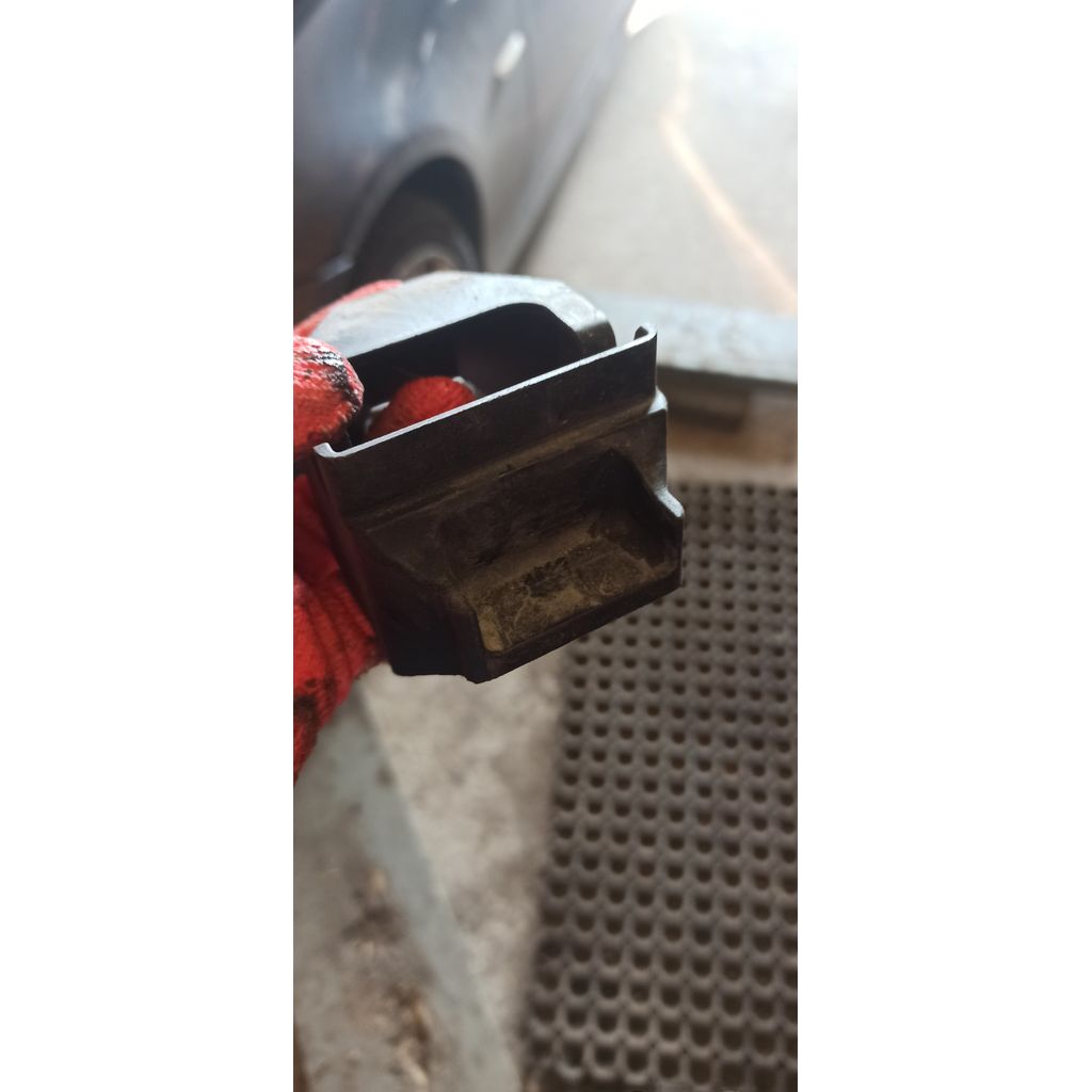 Radyatör Lastik Takozu (BMW E90/E91/E92/E81/E87 Uyumlu) görsel 3