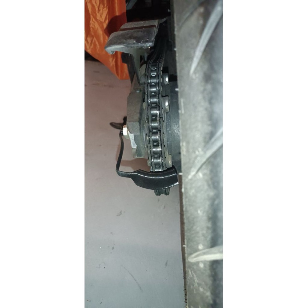 Honda NT1100 Zincir Yağlama Sıçrama Çamurluğu görsel 2