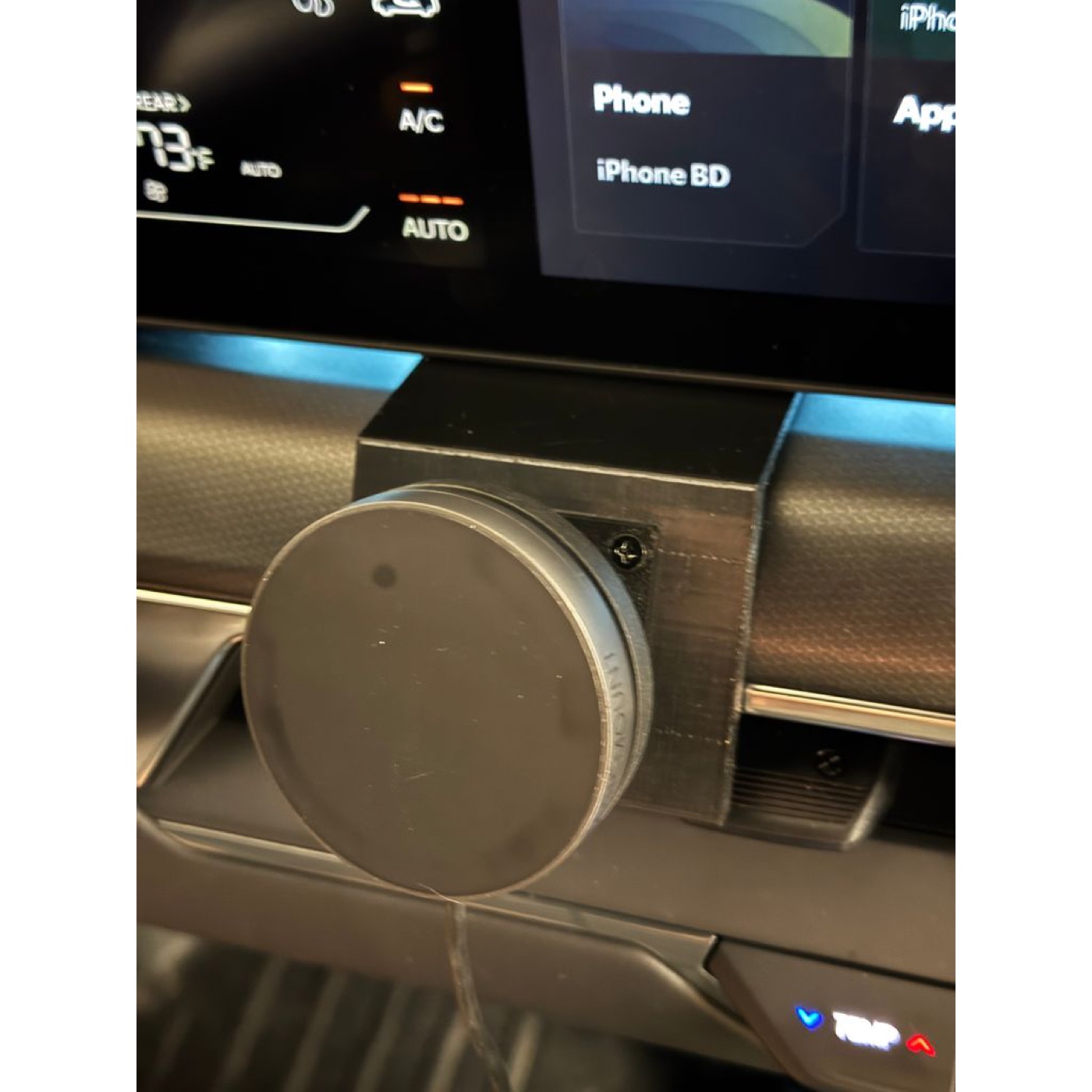 Kia EV9 Manyetik Telefon Şarj Tutucusu