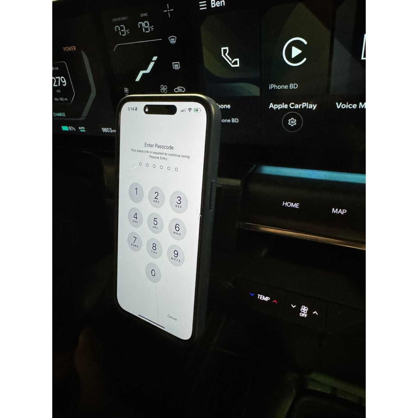 Kia EV9 Manyetik Telefon Şarj Tutucusu görsel 2