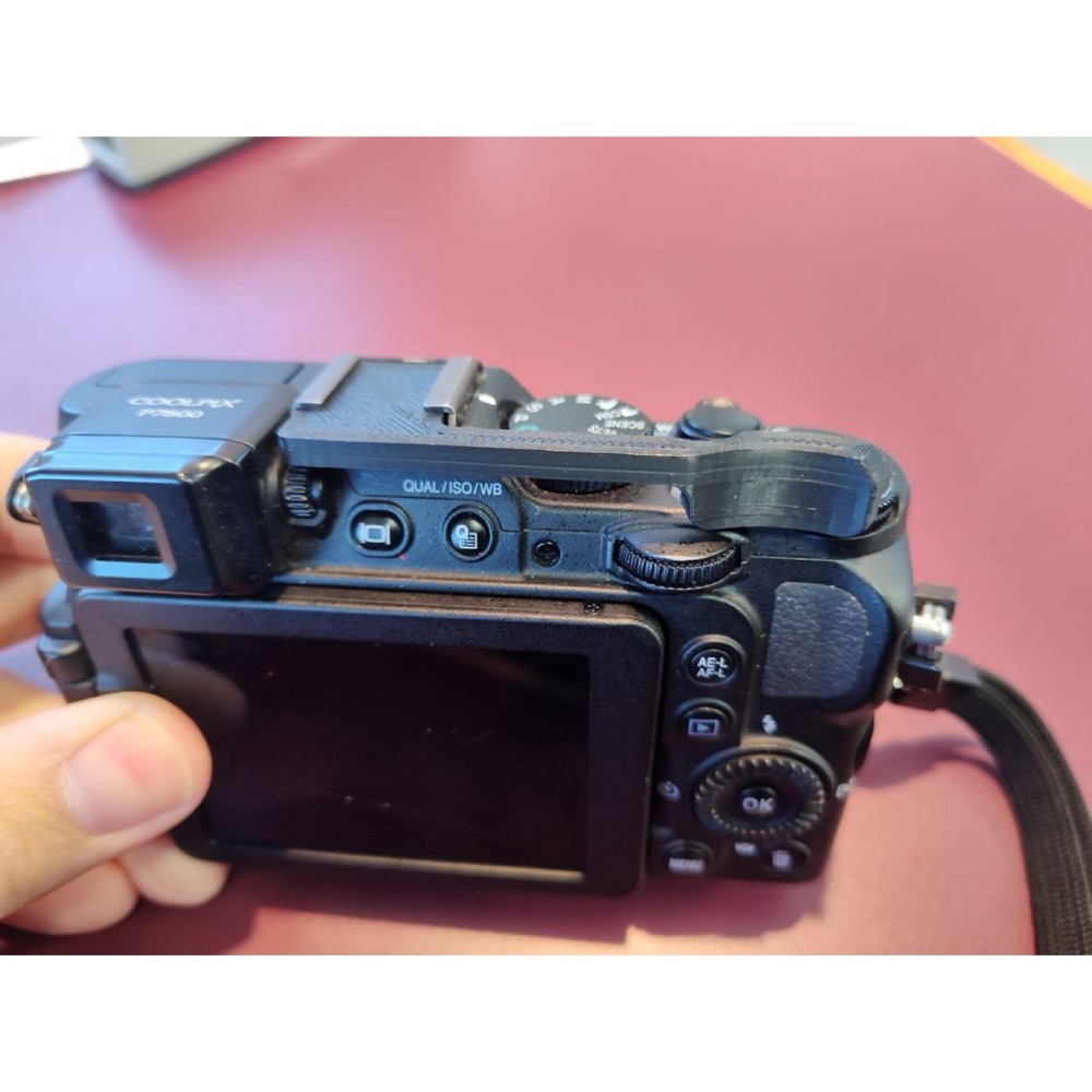 Nikon Coolpix P7800 için Flaş Ayağına Takılan Başparmak Desteği