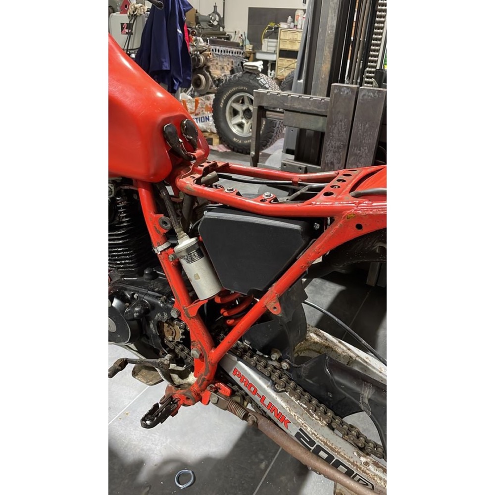 Honda XR200 (1983) Hava Kutusu Kapağı görsel 2