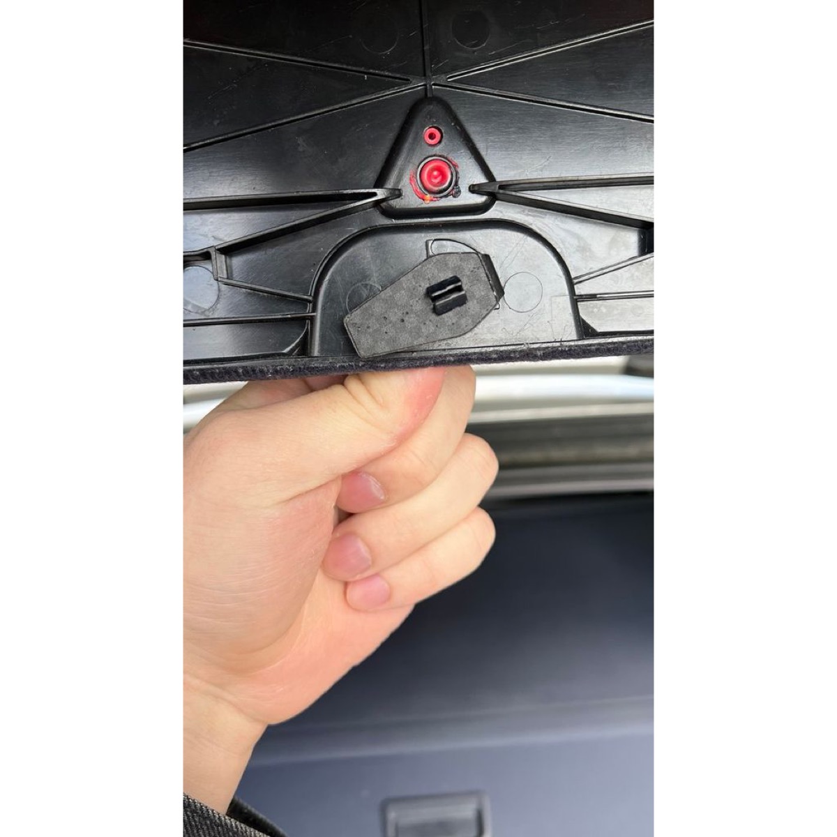 Audi A4 B6 Uyarı Üçgeni Bölmesi Mandalı