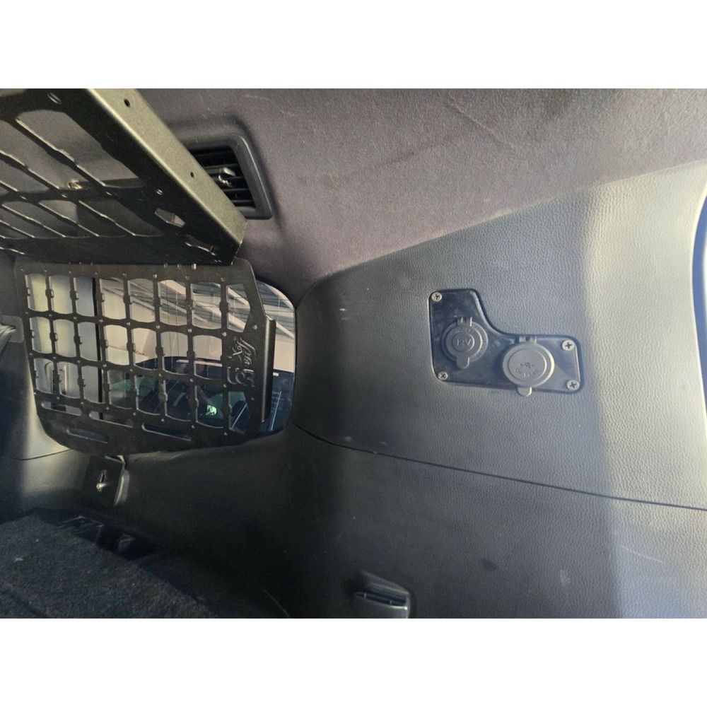 Toyota Land Cruiser LC300 Arka Emniyet Kemeri Delik Kapağı
