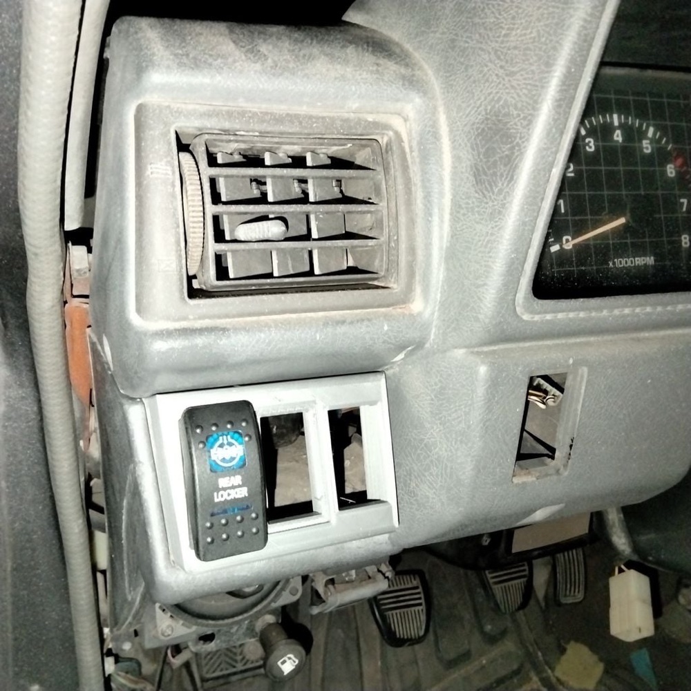 Toyota Pickup / 4Runner Aksesuar Anahtar Paneli (1984-1989)