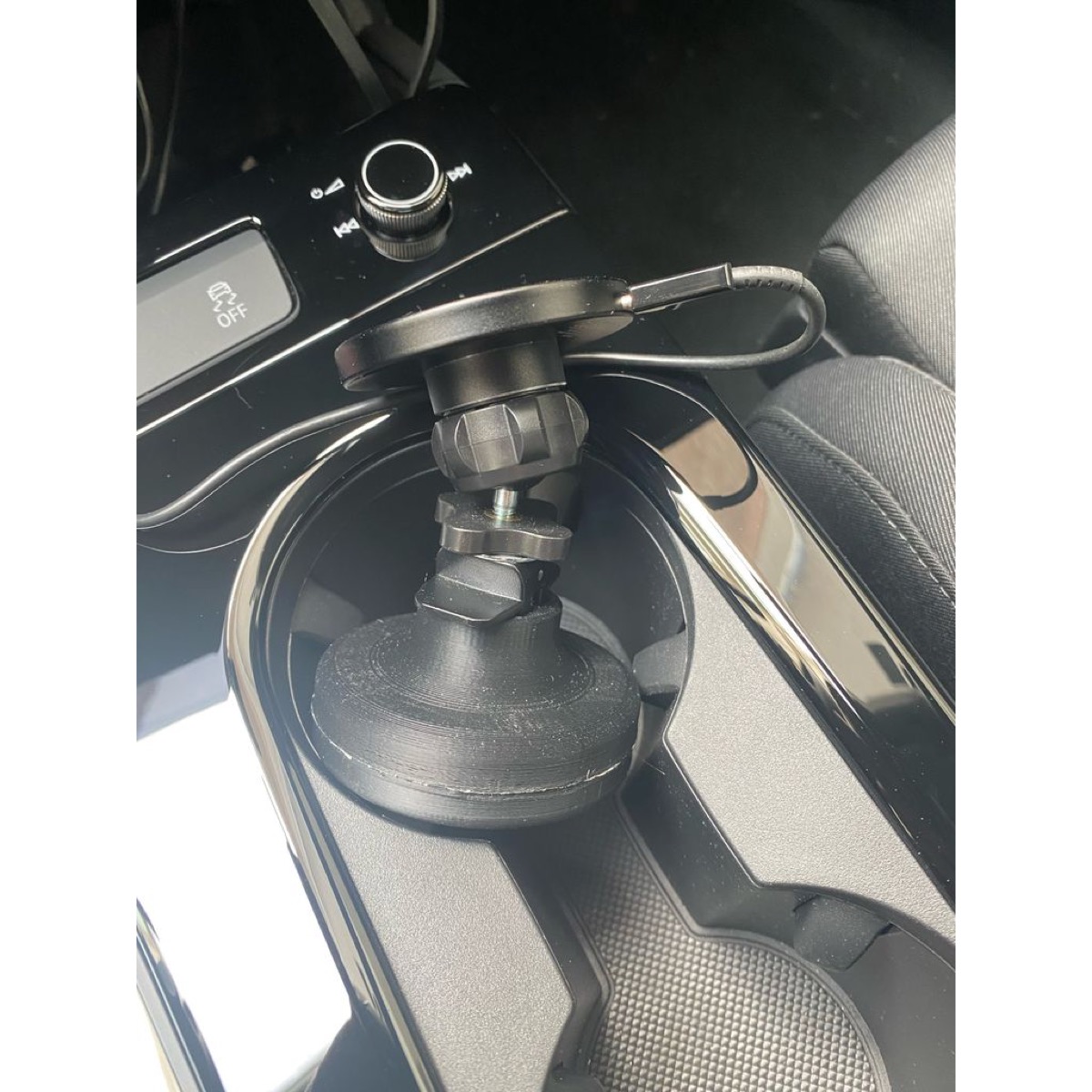 Audi e-tron (Q6/A6) Küllük Yerine MagSafe/Kablosuz Şarj Tutucusu görsel 3