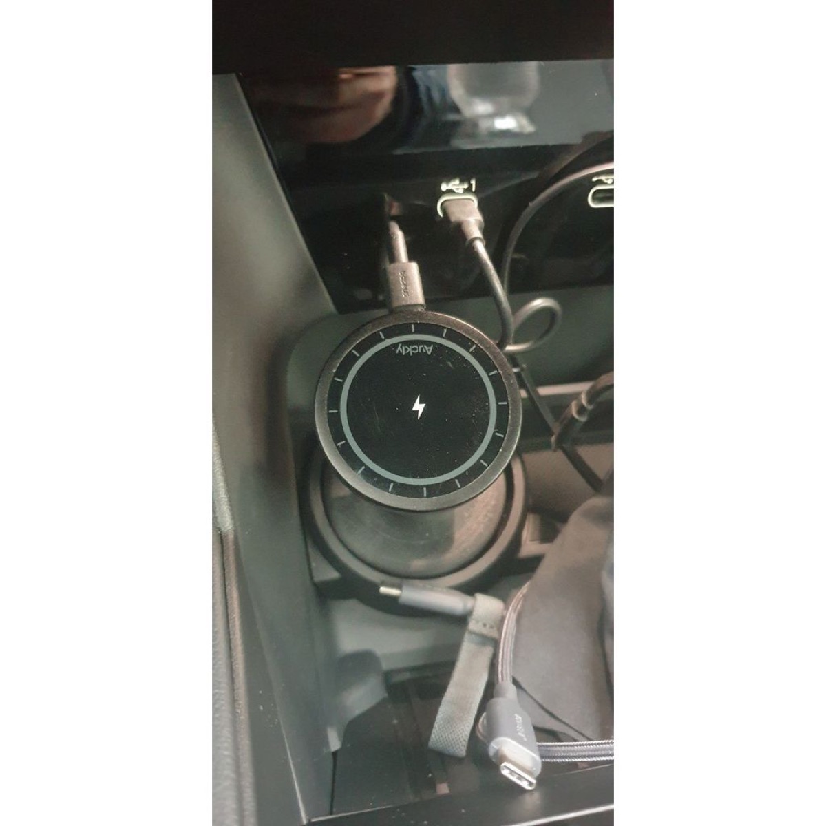 Audi e-tron (Q6/A6) Küllük Yerine MagSafe/Kablosuz Şarj Tutucusu görsel 4