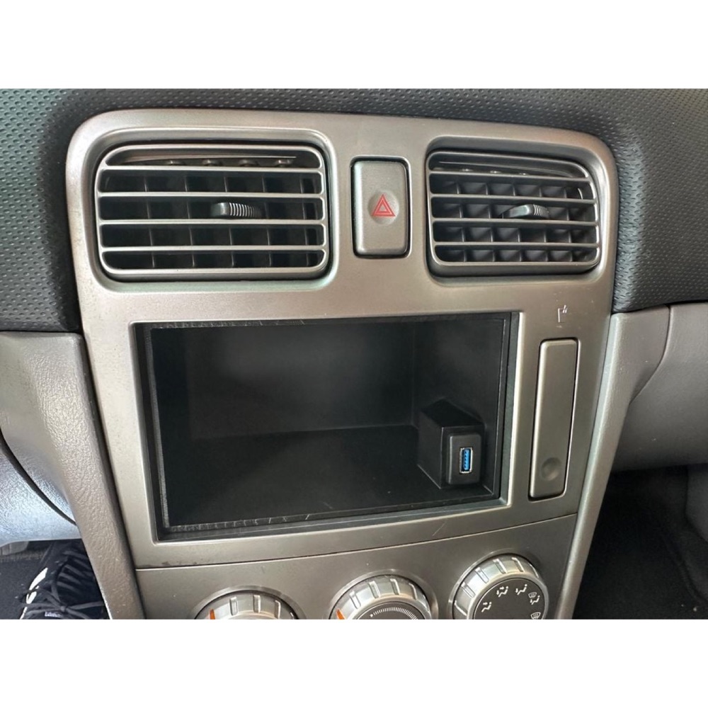 Subaru Forester SG Facelift USB'li Depolama Kutusu