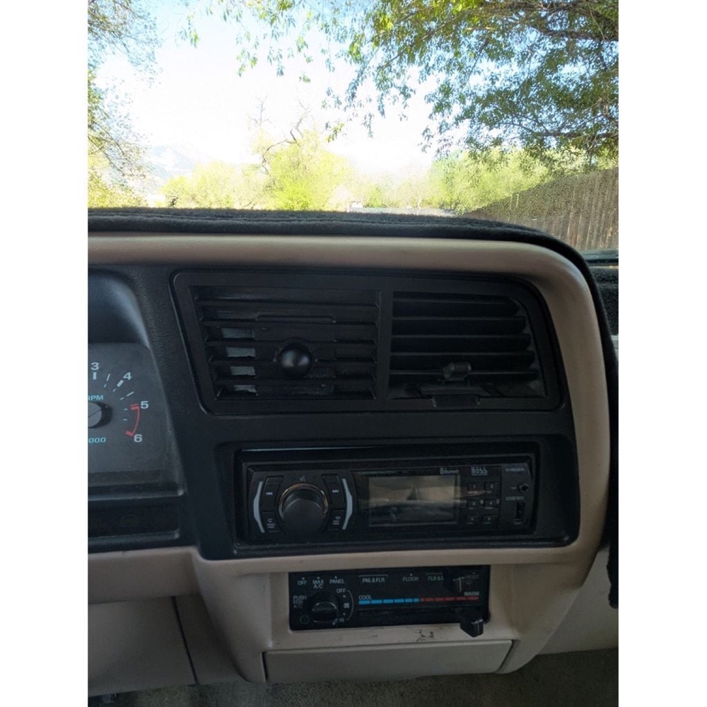 Ford Ranger (1994-1997) Orta Menfez Telefon Tutucu Plakası görsel 3