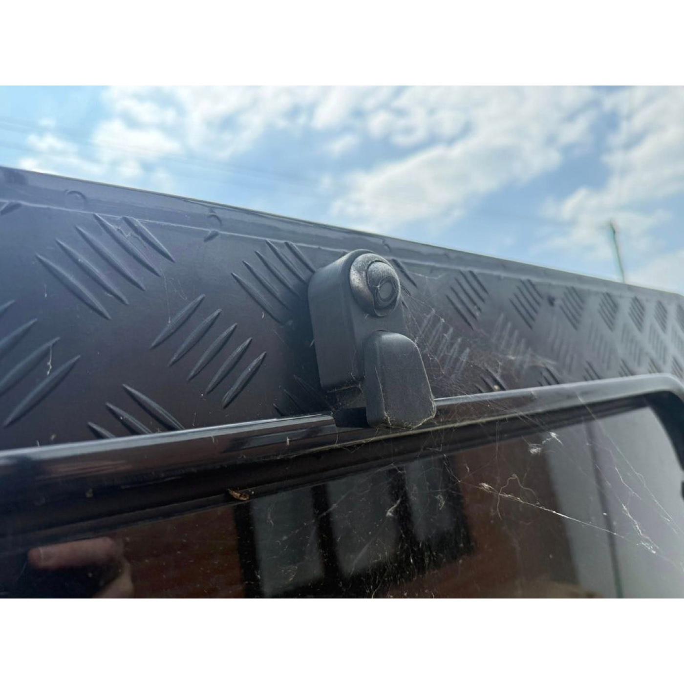 Land Rover Defender Arka Bullet Kamera Tutucu görsel 2