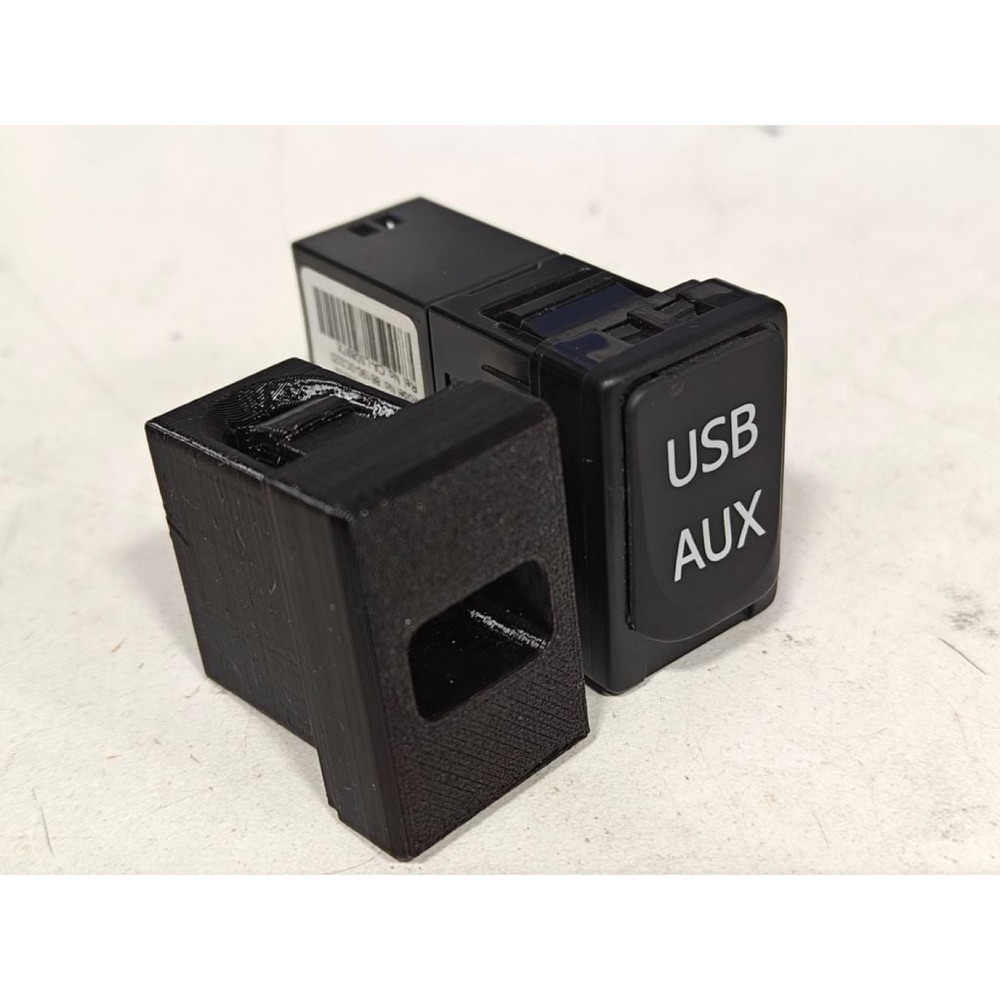 Toyota USB Adaptör for Sony radios with Type C cord to upfitter Boşluk Kapağı görsel 2