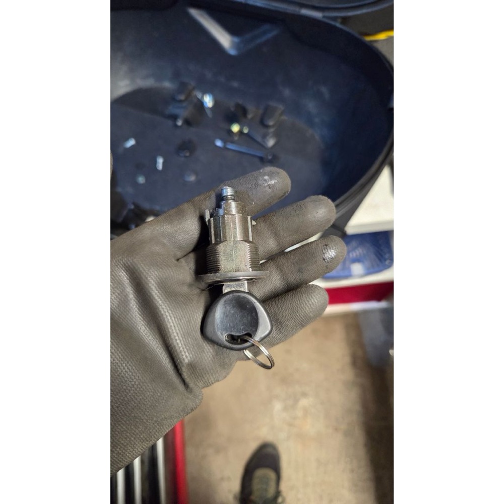 Suzuki V-Strom DL1000 K3 Orijinal Topcase Anahtar Adaptörü