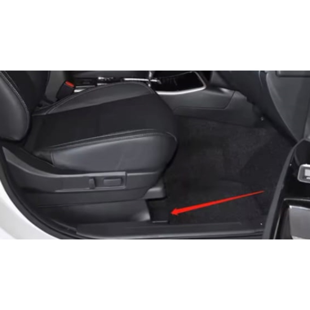 Mitsubishi Outlander (2010) Ön Koltuk Ray Cıvata Kapağı görsel 2