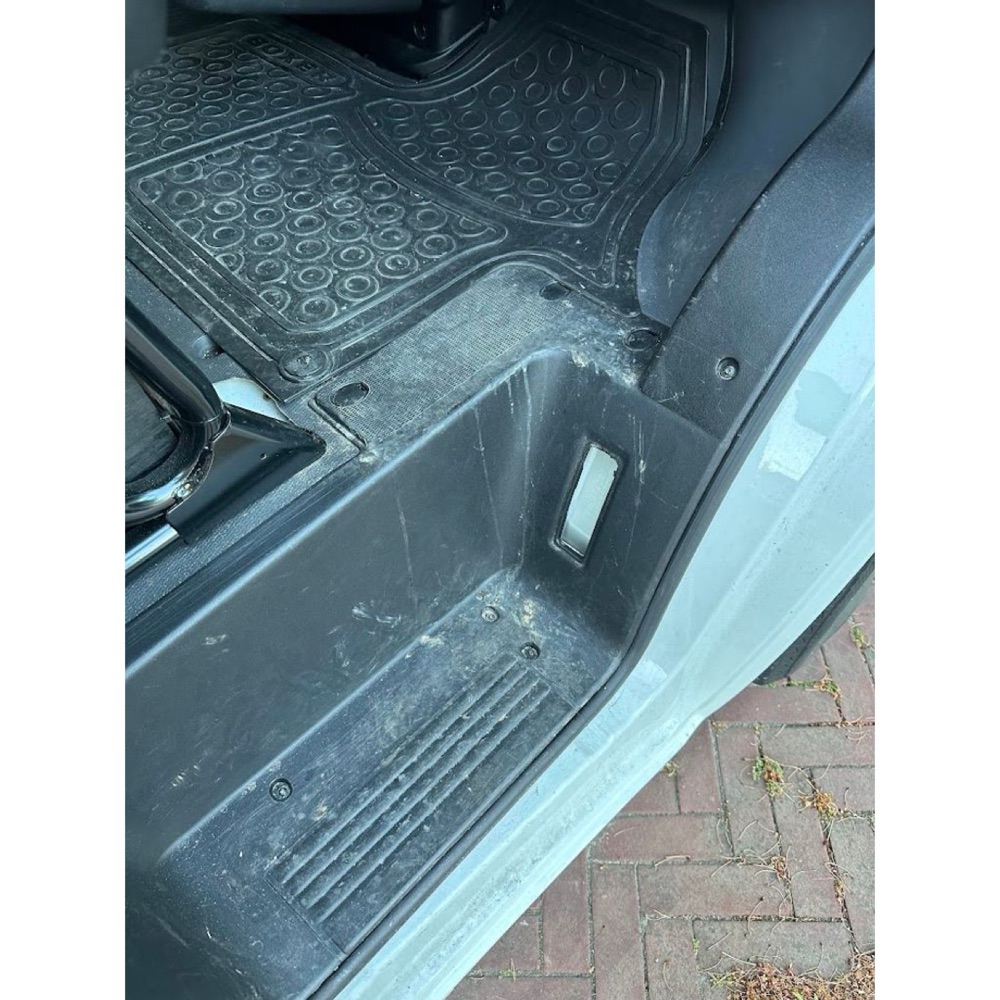 Fiat Ducato Yolcu Girişi Kapama Plakası görsel 3