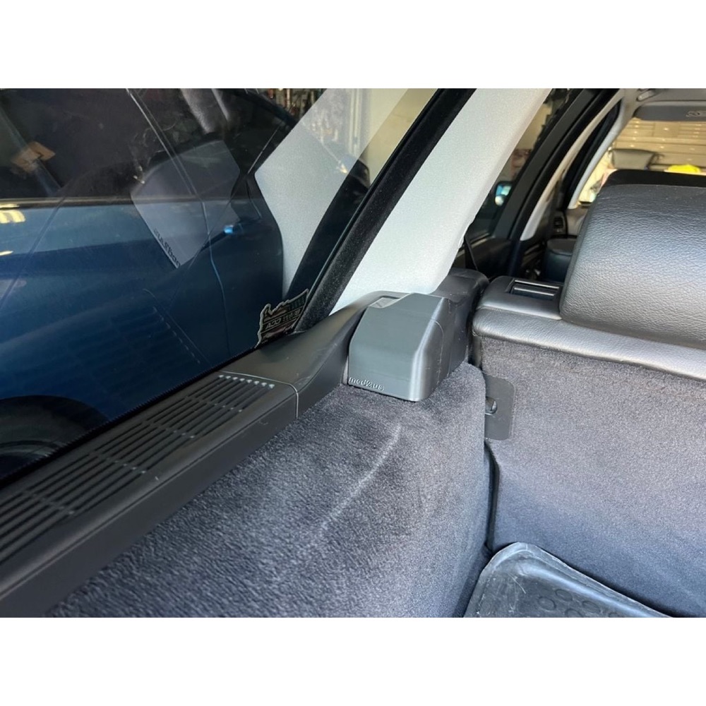 Arka Cam Güneşlik Perdesi Montaj Kapağı (BMW E39 Station Wagon Uyumlu) görsel 2
