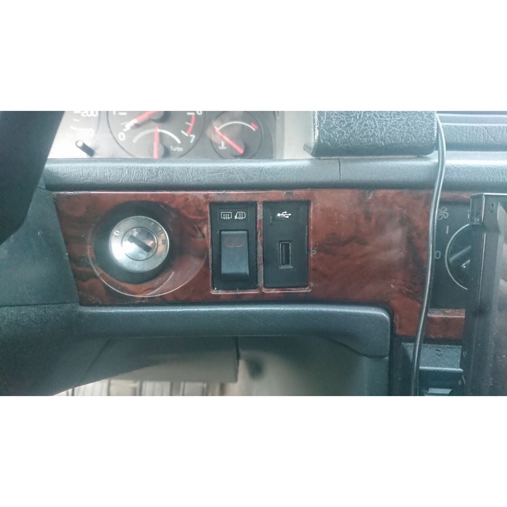 Volvo 740 / 940 Torpido USB Şarj Yuvası