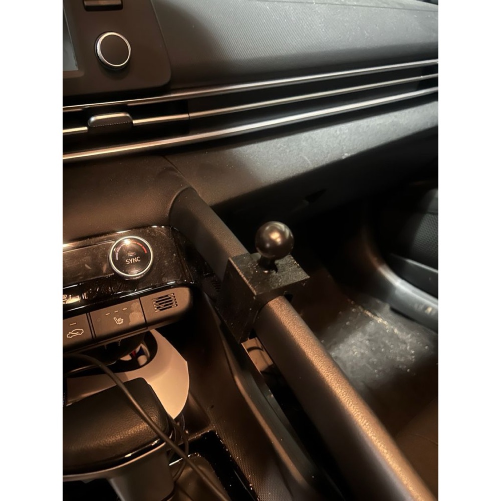 Hyundai Elantra Hybrid Telefon Tutucusu görsel 2
