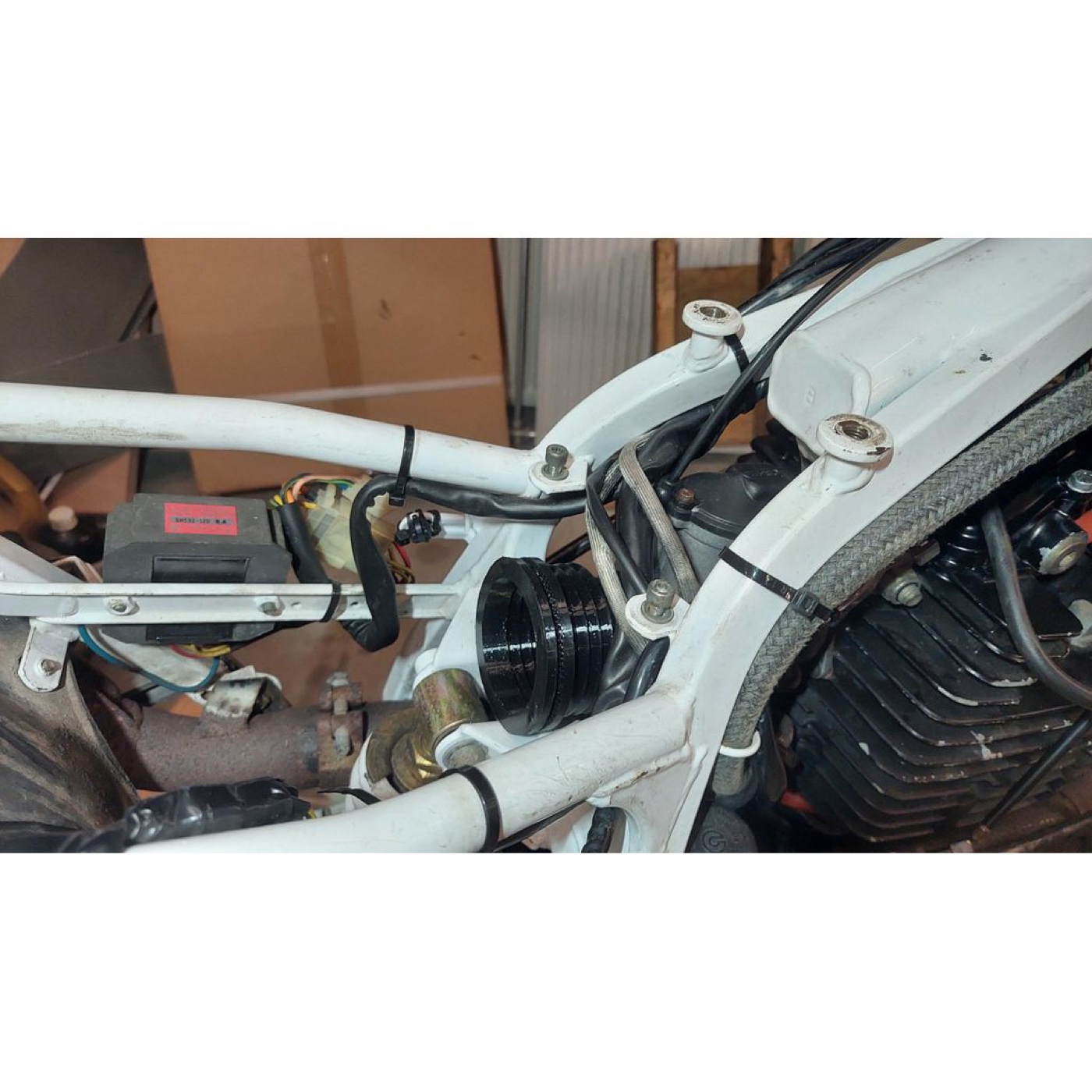Aprilia Tuareg 600 Hava Kutusu Manifoldu görsel 3