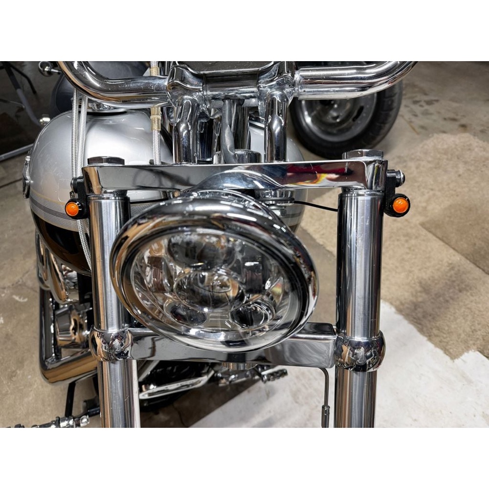 Harley Davidson Wide Glide Ön Sinyal Gövdesi (LED)
