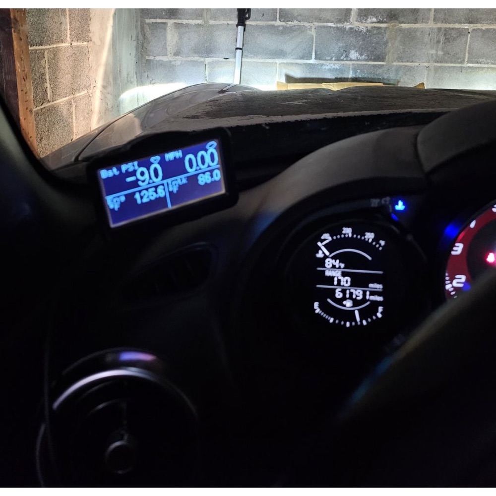 Mazda MX-5 ND UltraGauge Ön Cam Montajı