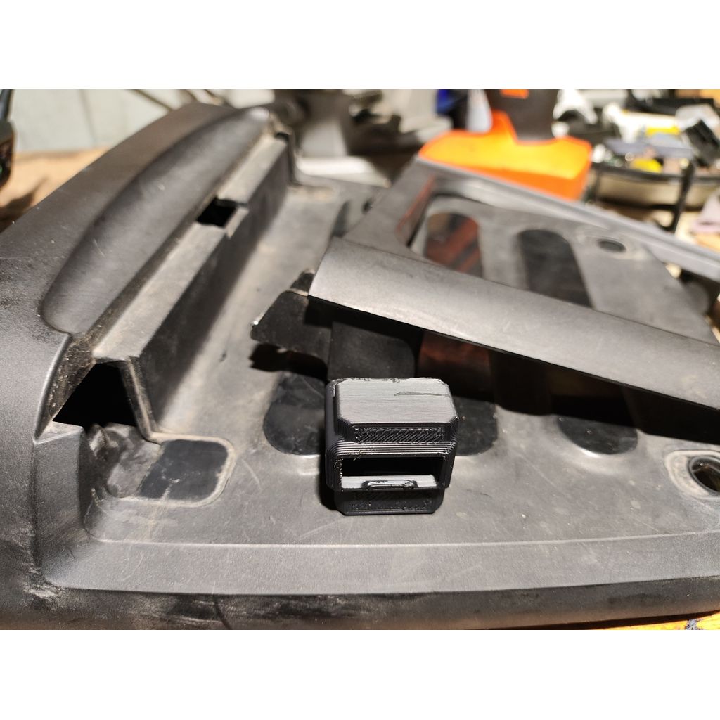 Husqvarna Svartpilen 401 Kask Askısı