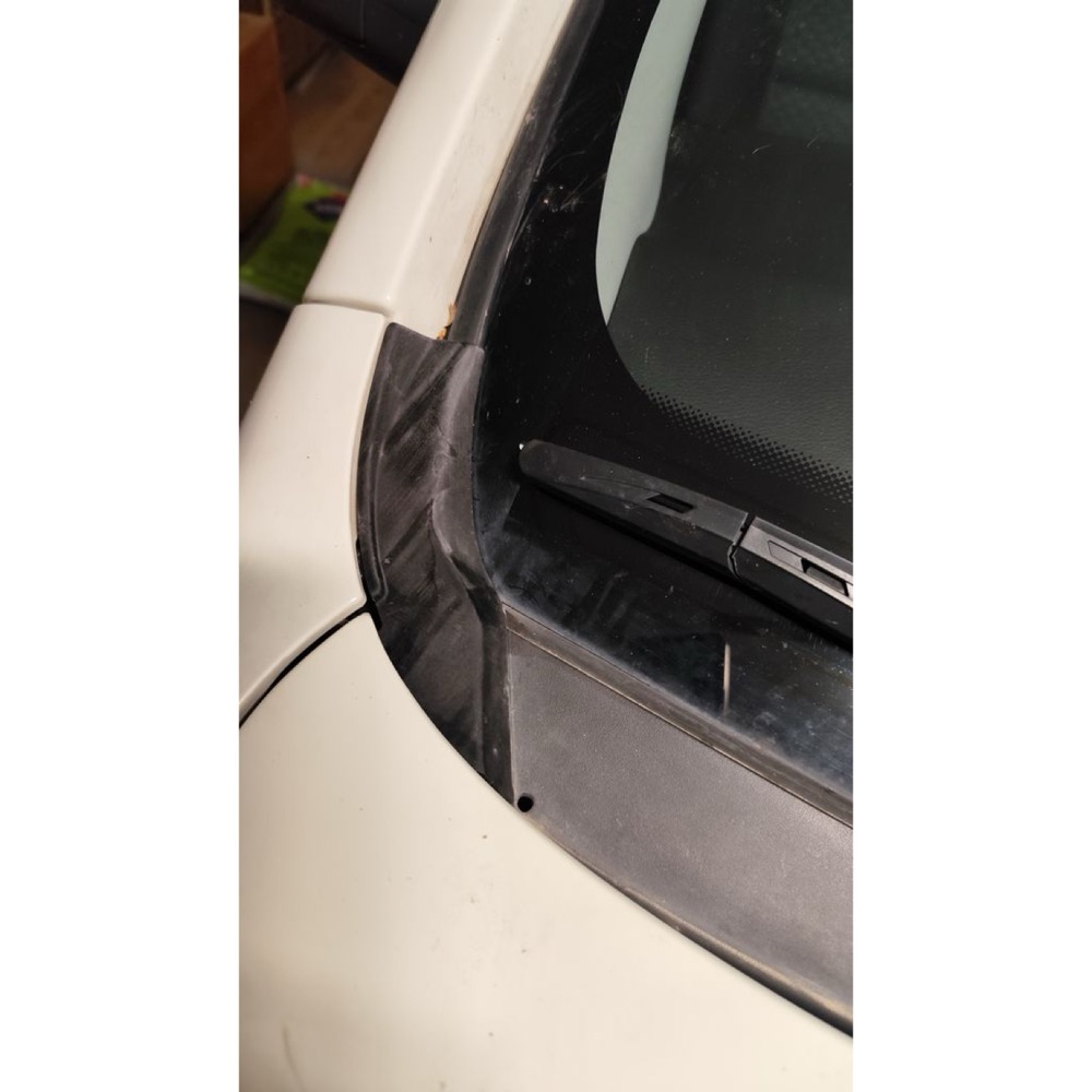 SsangYong Korando Ön Cam Köşe Trim Kapağı (79440-34000) görsel 3