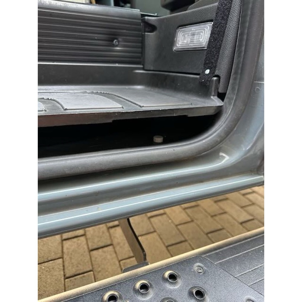 Mercedes Sprinter VS30 Kayar Kapı Kanal Tıpası görsel 2