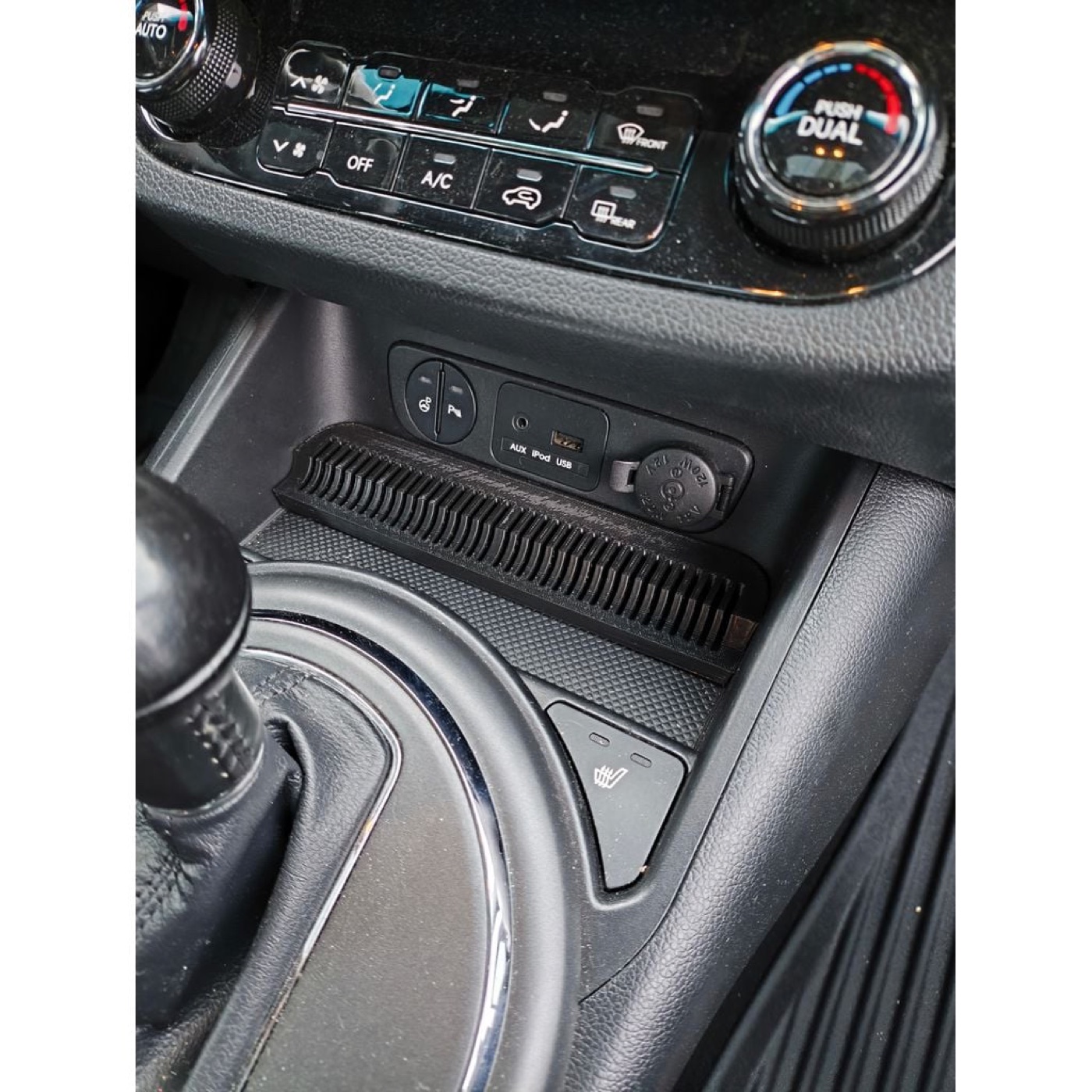 Kia Sportage III Bozuk Para Tutucusu