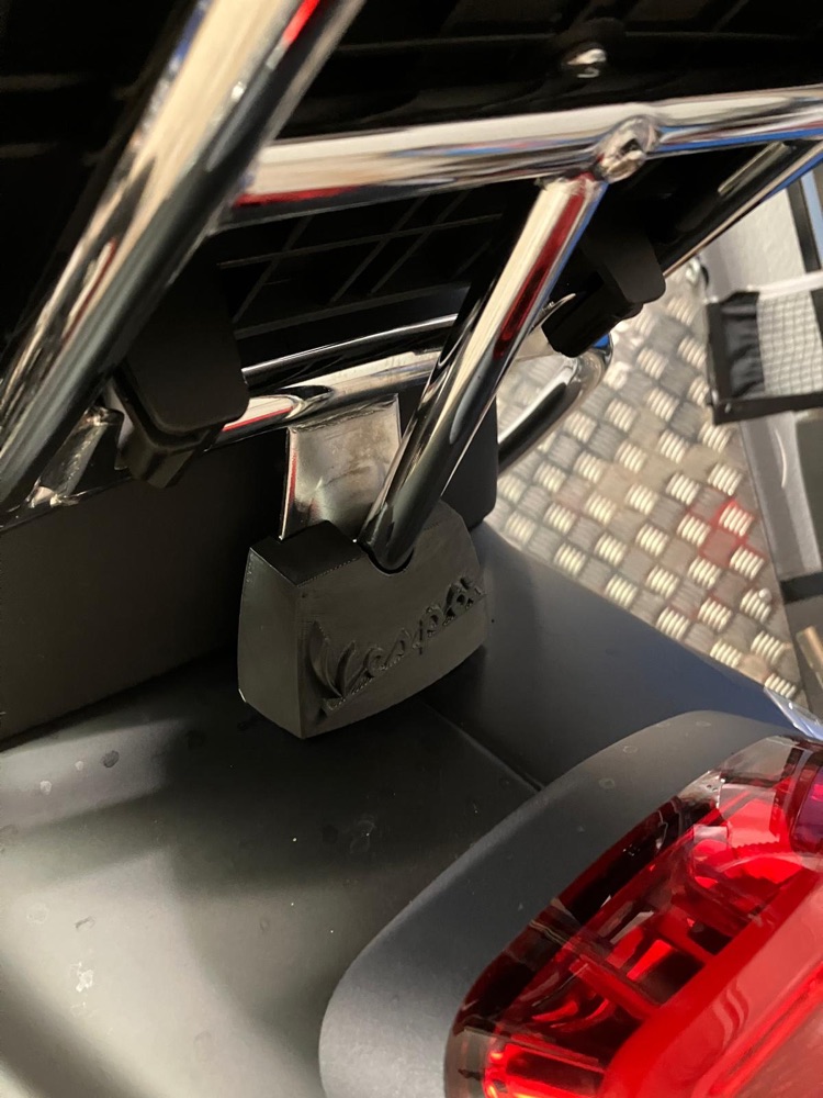 Vespa Üst Kutu Rafı Kapağı