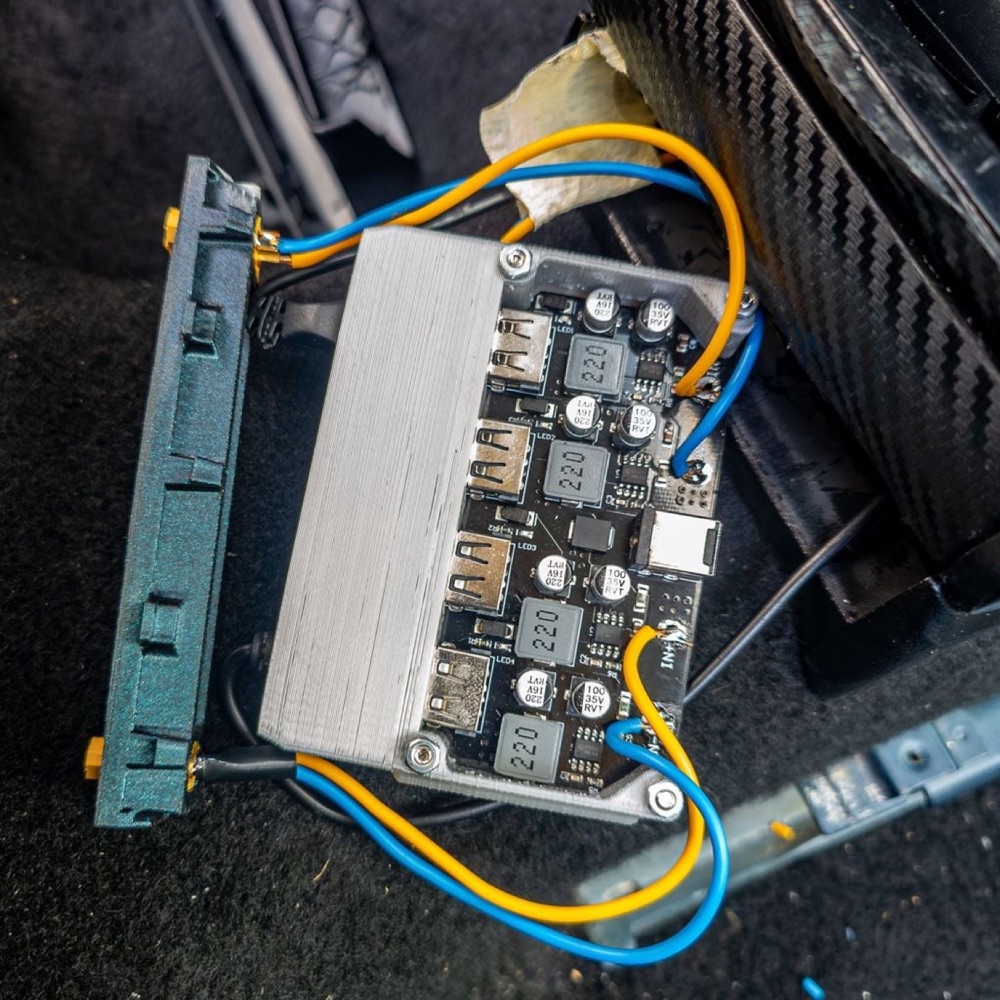 Volkswagen Golf IV Merkezi Tünel USB/XT50 Adaptörü görsel 4